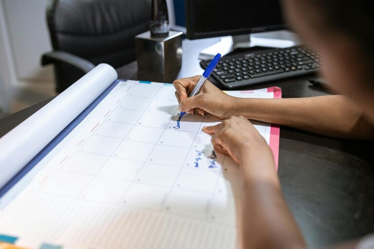 How to Set Realistic Weekly Goals for Better Productivity